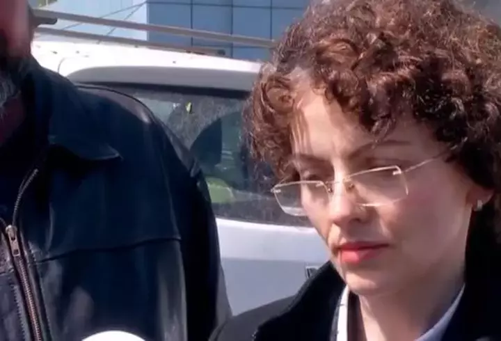 Părinții Andreei Morega, studenta ucisă de iubitul ei, Mirel, devastați de durere la mormântul fiicei lor: "Ai fost universul nostru, ai plecat fără voia ta, luând cu tine sufletul nostru și visele noastre"