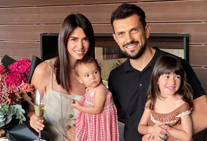 Ce provocări întâmpină Iulia Vântur în relația cu Salman Khan: „El este precum o stea strălucitoare. Este scutul meu. Sunt mândră de el, dar...”