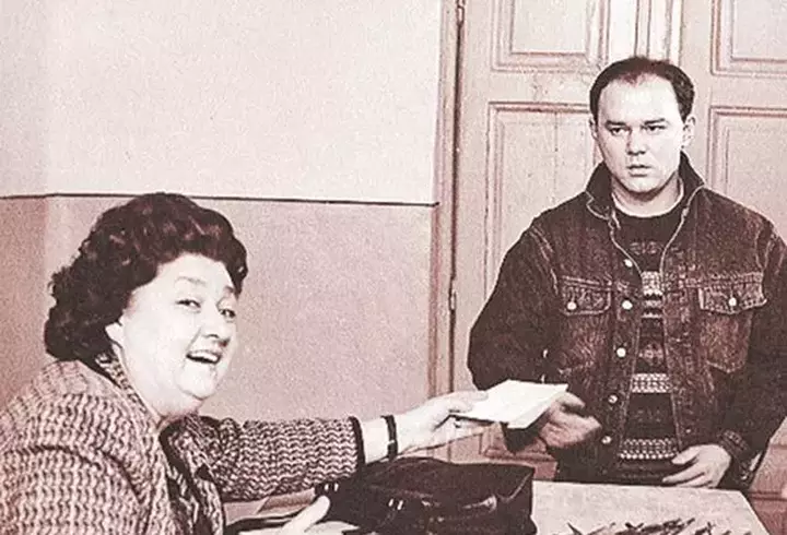 Părinții Andreei Morega, studenta ucisă de iubitul ei, Mirel, devastați de durere la mormântul fiicei lor: "Ai fost universul nostru, ai plecat fără voia ta, luând cu tine sufletul nostru și visele noastre"