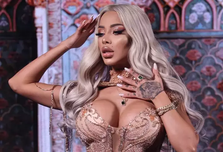 Carmen Brumă ne învață cum să scăpăm de grăsimea de pe burtă: "Poți să faci un milion de abdomene în fiecare zi. Nu se va vedea dacă nu ai grijă la... "