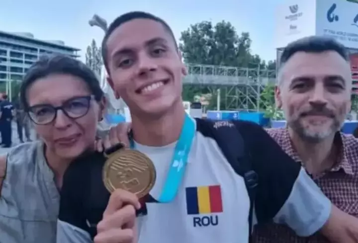 Cine este Mihai Gane, cel mai bine vândut poet din Spania: "Românii se simt cumva "îmbrățișați" și reprezentați atunci când îmi citesc poeziile"