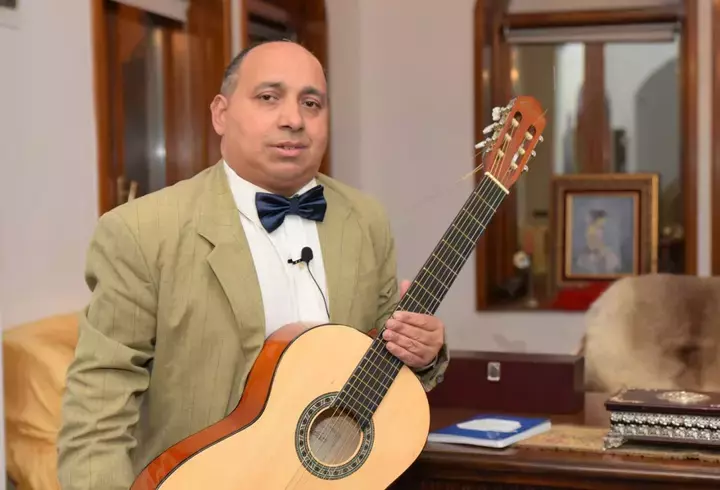 Dan Bălan, surprins în ipostaze romantice cu iubita, pe străzile din Budapesta. Cum arată tânăra care i-a furat inima cântărețului