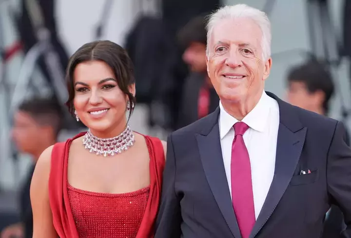 Dan Bălan, surprins în ipostaze romantice cu iubita, pe străzile din Budapesta. Cum arată tânăra care i-a furat inima cântărețului