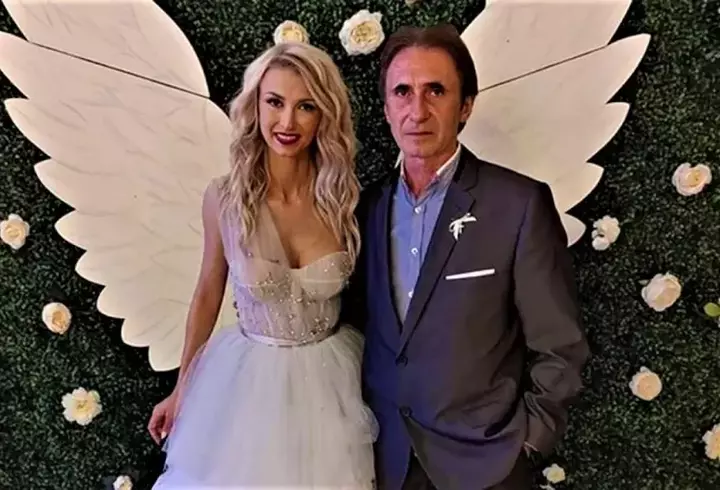 Angela Similea și-a cumpărat o casă la marginea Bucureștiului: ”A dorit niște modificări, pe care le-a făcut după bunul său plac”. Artista a scăpat de problemele financiare pe care le-a avut după moartea lui Victor Surdu / EXCLUSIV
