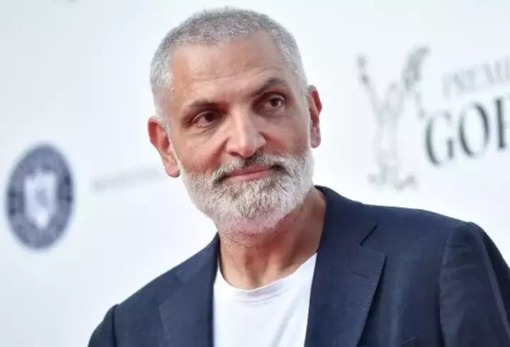 cine-este-damian-draghici-1