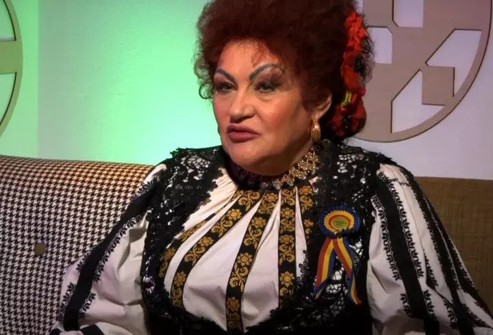 Adriana Bahmuțeanu, apel către autorități, după ce a protestat în fața Tribunalului pentru copiii ei: „În Franța, Germania nu se întâmplă asemenea abuzuri, cum se întâmplă în România. Vă rugăm să aplicați legea!” / EXCLUSIV