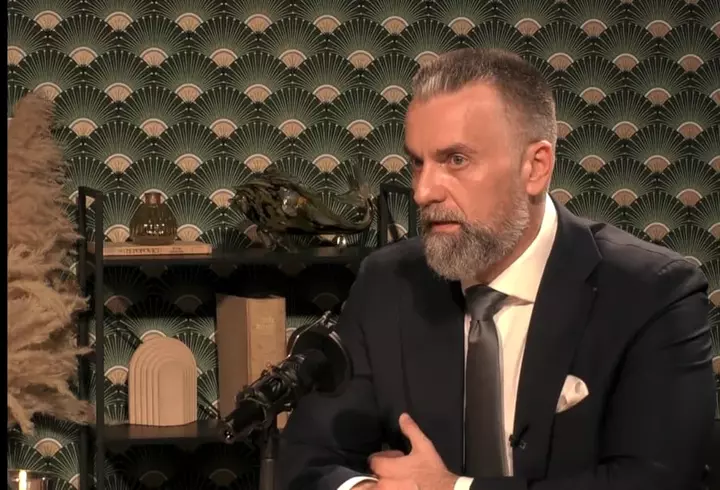 Povestea lui Claudiu Gherguț, câștigătorul Chefi la cuțite 2025. A avut o copilărie grea, marcată de lipsuri: „Mama era plecată în Italia. În frigider erau un pic de muștar și o pâine mucegăită”