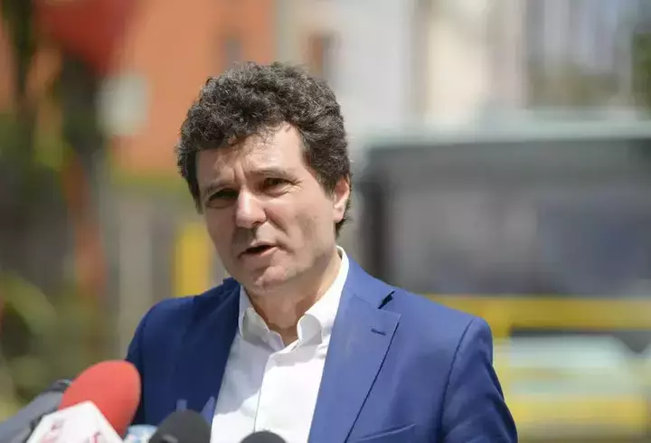 Nicusor-Dan-si-a-depus-candidatura-la-alegerile-prezidentiale-4