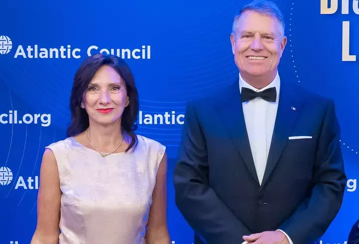 Carmen-Iohannis- - Copy