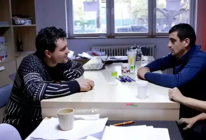 George Simion a șters filmarea cu jurnaliștii Digi24, după ce a fost acuzat că i-a înregistrat pe ascuns. Imaginile postate de liderul AUR s-au viralizat în mediul online