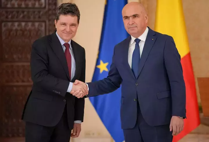 hepta_8411549-1-scaled