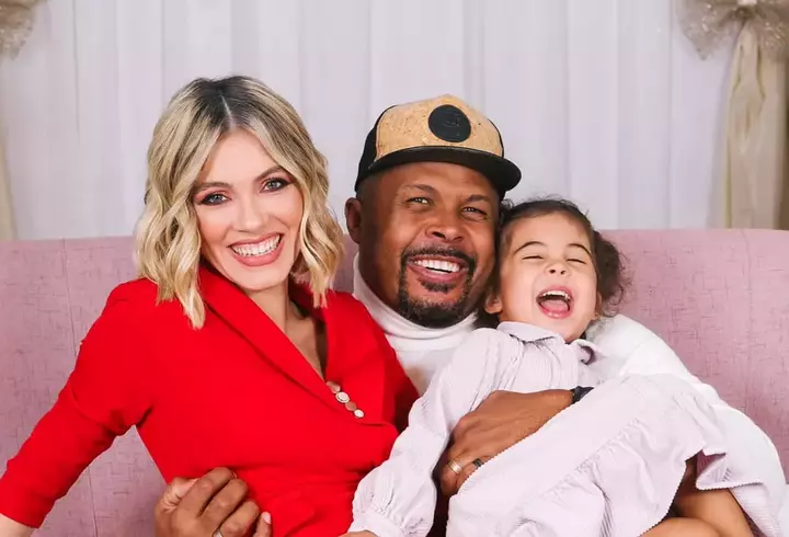 Cine este Marga, nepoata lui Ioniță și a Vioricăi de la Clejani. A înlocuit-o pe Margherita pe scenă și cântă cu celebrul taraf: „Ca să urci la mine pe scenă, trebuie să fii bun”