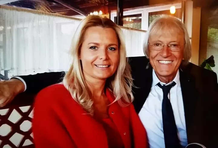 Mama Claudiei Pătrășcanu, virală pe TikTok după ce a falsat pe piesa "Noi suntem români", la târgul de Crăciun din Constanța: "Din respect pentru cetățeni, ar fi fost decent să vă opriți"