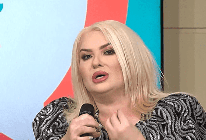 Mama Claudiei Pătrășcanu, virală pe TikTok după ce a falsat pe piesa "Noi suntem români", la târgul de Crăciun din Constanța: "Din respect pentru cetățeni, ar fi fost decent să vă opriți"