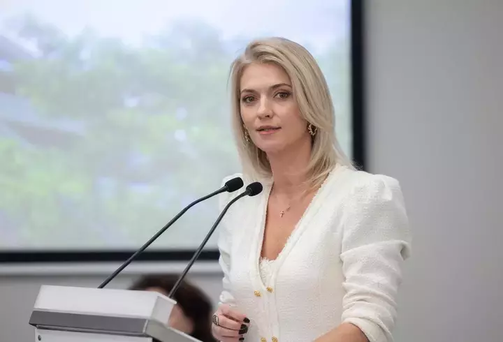 alina-gorghiu-6