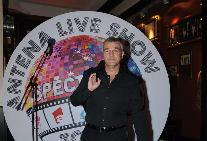 Cosmina Pasarin, Aylin Cadir si Sanziana Negru, la plimbare cu bicicleta