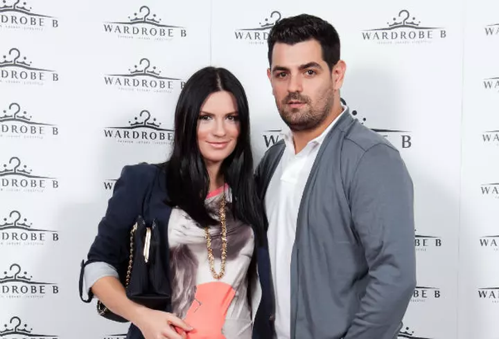 Andreea Marin Banica, intr-o rochie neagra la un eveniment roz