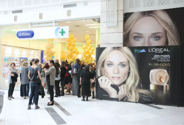 Tineretea ochilor, acum intr-un Serum