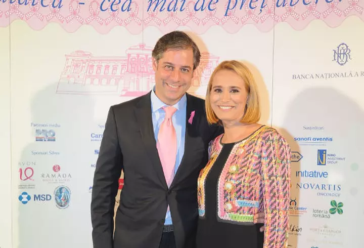 Andreea Marin Banica, intr-o rochie neagra la un eveniment roz