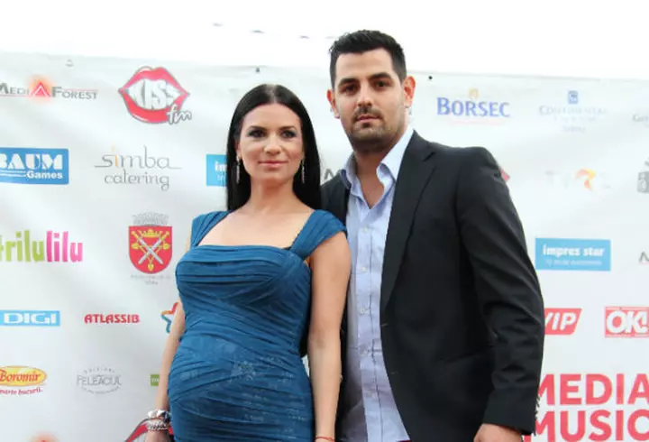 Cosmina Pasarin, Aylin Cadir si Sanziana Negru, la plimbare cu bicicleta