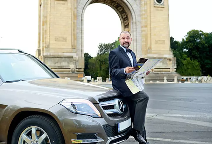 Andreea Marin Banica, intr-o rochie neagra la un eveniment roz