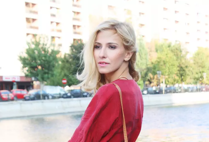 Andreea Marin Banica, intr-o rochie neagra la un eveniment roz