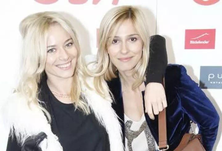 Cosmina Pasarin, Aylin Cadir si Sanziana Negru, la plimbare cu bicicleta