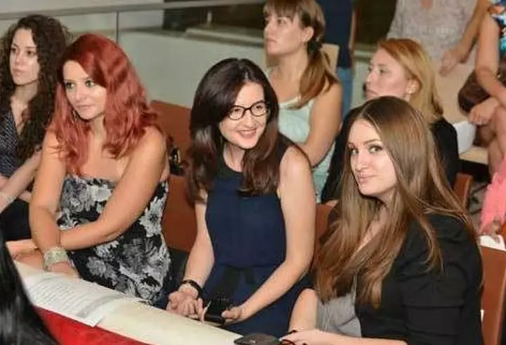 Tineretea ochilor, acum intr-un Serum