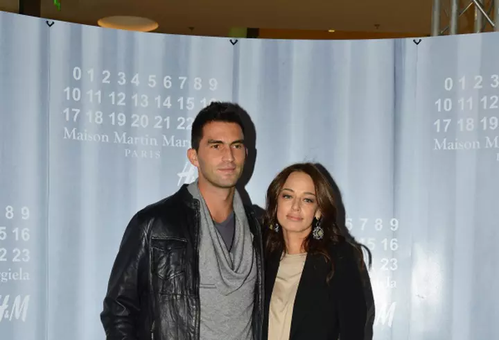 Aylin si-a lansat noul clip alaturi de prieteni