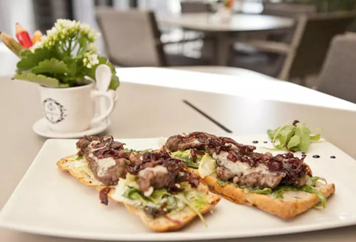 Loredana a lansat albumul "Dragoste" intr-un show incendiar