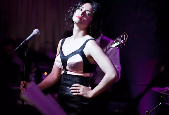 Solistul Depeche Mode – înconjurat de femei la Bucureşti!