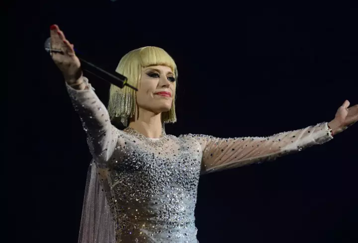 Solistul Depeche Mode – înconjurat de femei la Bucureşti!