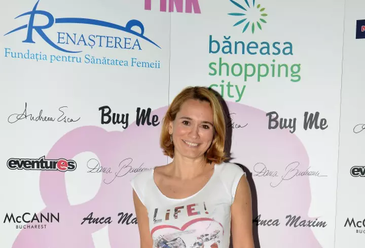 Ce vedetă are cel mai frumos decolteu?