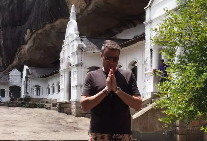 Ce vedetă are cel mai frumos decolteu?