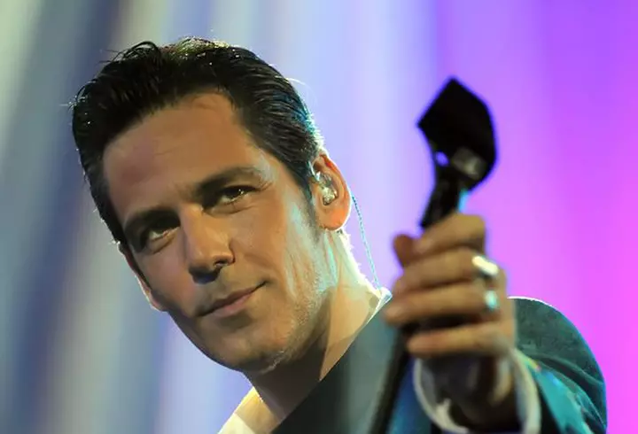 Solistul Depeche Mode – înconjurat de femei la Bucureşti!