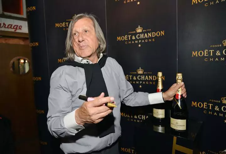 SMILEY se distrează cu fanii de pe Facebook