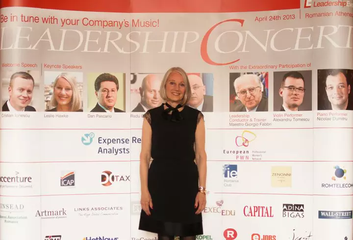 SMILEY se distrează cu fanii de pe Facebook