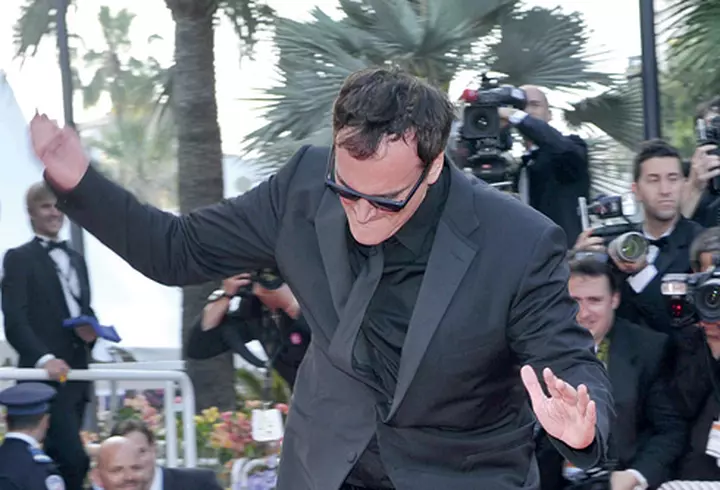 Ce vedetă are cel mai frumos decolteu?