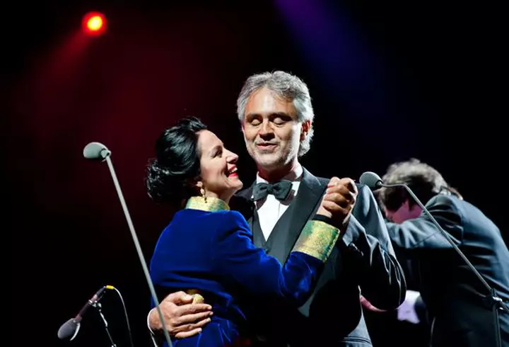 Jennifer Lopez şi Casper Smart, împreună pe scenă