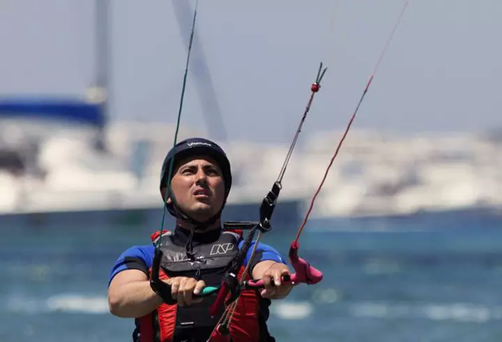 Îţi vine să crezi că au aceeaşi vârstă? Uite ce diferenţă e între aceste vedete!