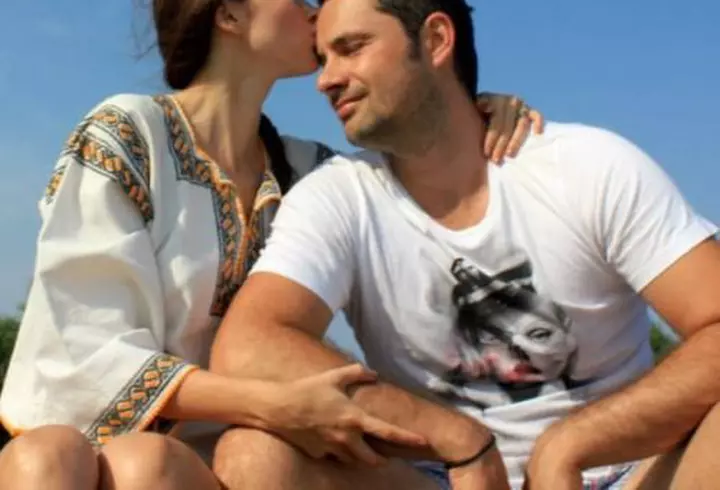 Îţi vine să crezi că au aceeaşi vârstă? Uite ce diferenţă e între aceste vedete!