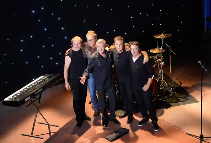 “10 Feet Tall”, noul single Aylin and The Lucky Charms