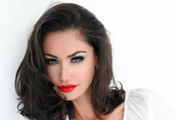 Îţi vine să crezi că au aceeaşi vârstă? Uite ce diferenţă e între aceste vedete!