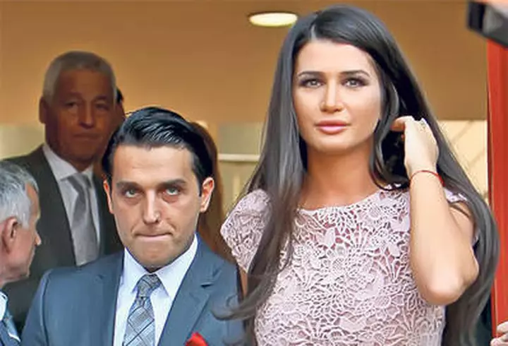 Îţi vine să crezi că au aceeaşi vârstă? Uite ce diferenţă e între aceste vedete!