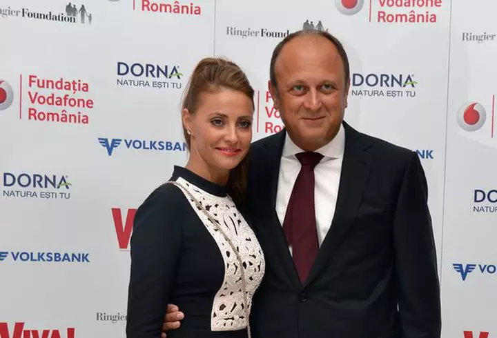 Camelia și Dan Șucu, împreună la botezul nepoatei lor. Afaceristul, moment romantic alături de Diana, actuala soție, pe ringul de dans: „Două decenii de iubire curată”