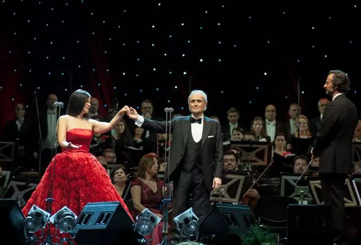 Jay Sean cântă pe scena Romanian Music Awards - VIDEO