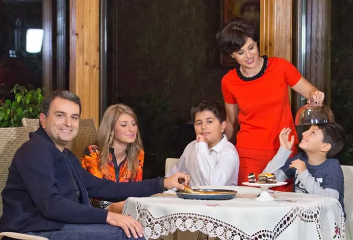 Pe cine iubește Lili Sandu