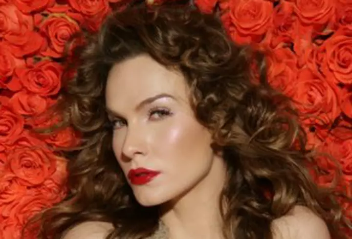 INNA a lansat Cola Song, unul dintre cele mai sexy videoclipuri 