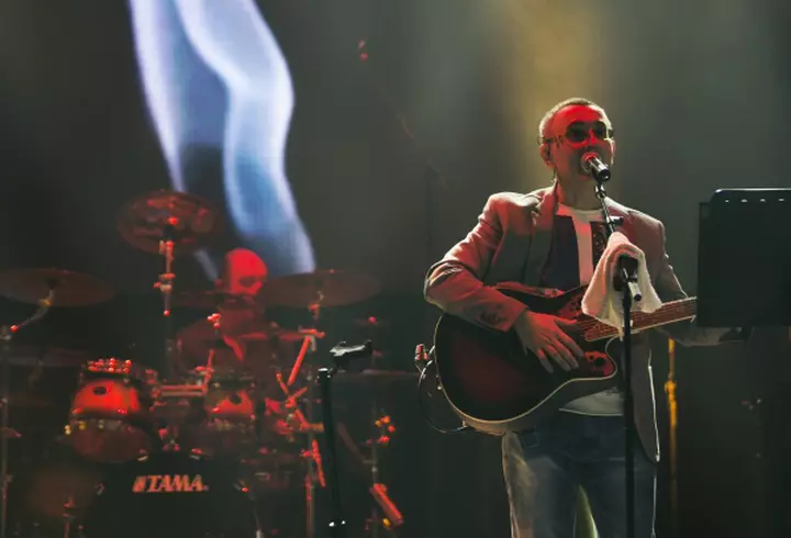 Jay Sean cântă pe scena Romanian Music Awards - VIDEO