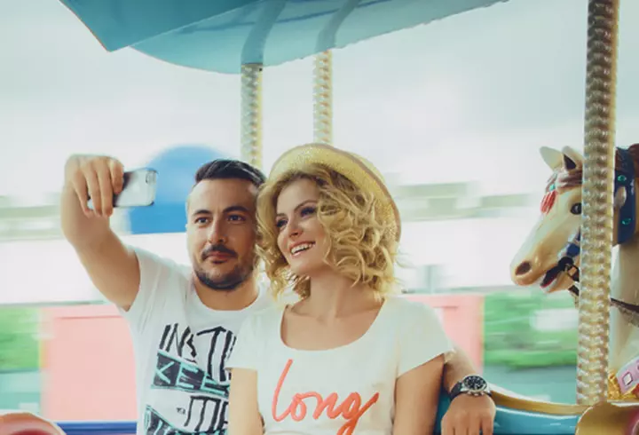 Vedete la un cocktail la muzeu 